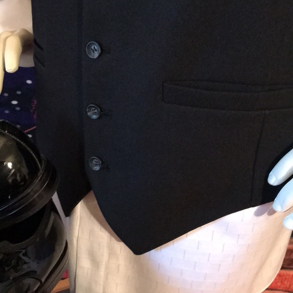 Black Vest - Picture 16 of 17